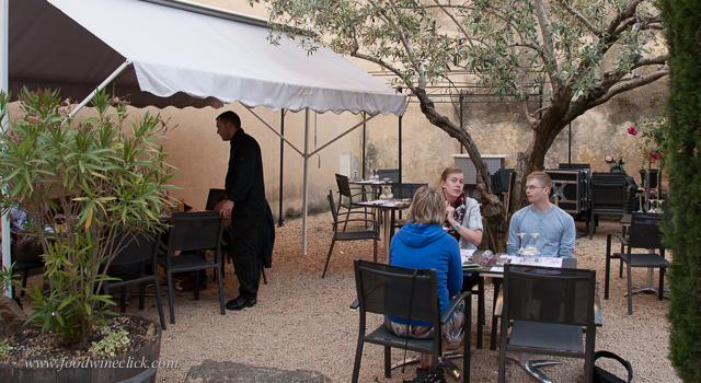 FX restaurant patio Ste. Cecile les Vignes