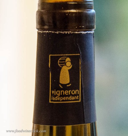 Vigneron Indépendant symbol on a bottle of wine