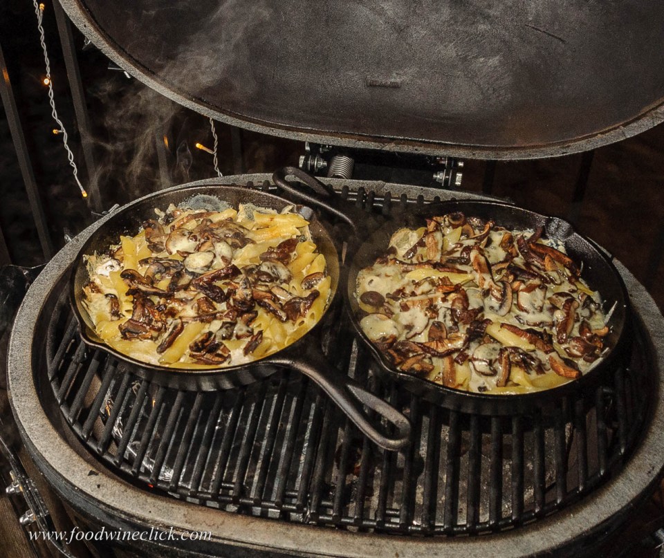 cast iron skillets with smoky mushroom mac & cheese