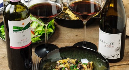 Smoky mushroom mac & cheese paired with two Nebbiolo wines