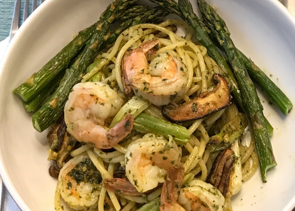 Shrimp Pesto Pasta and Asparagus