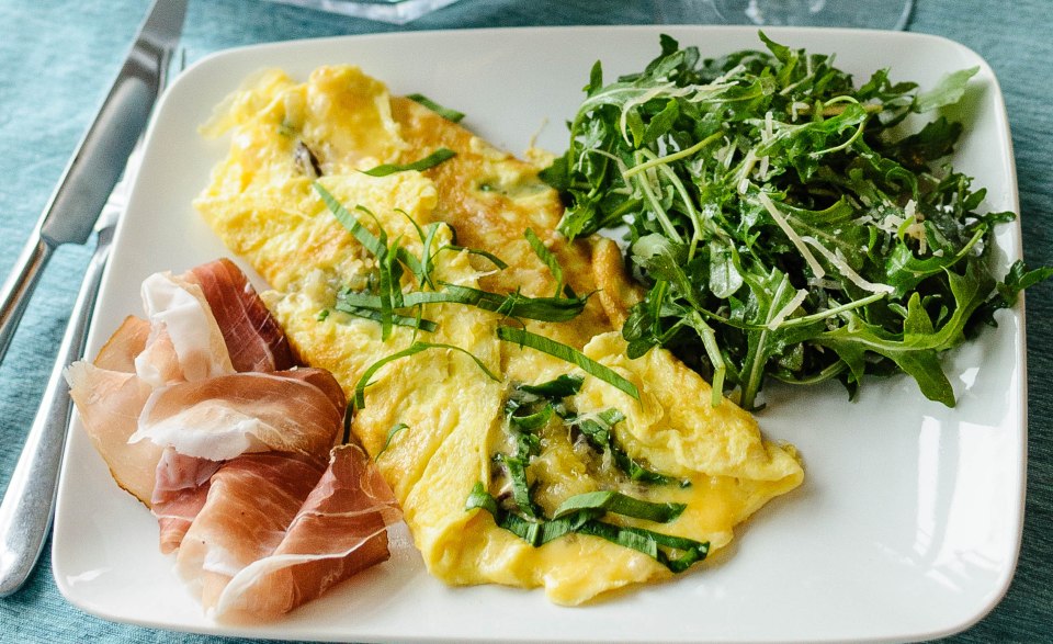 omelet with speck and arugula salad