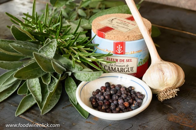 Aglione ingredients: fresh sage, rosemary, juniper berries, sea salt and garlic