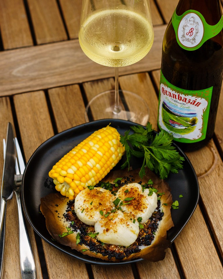 Granbazán Albariño paired with broiled scallops and sweet corn